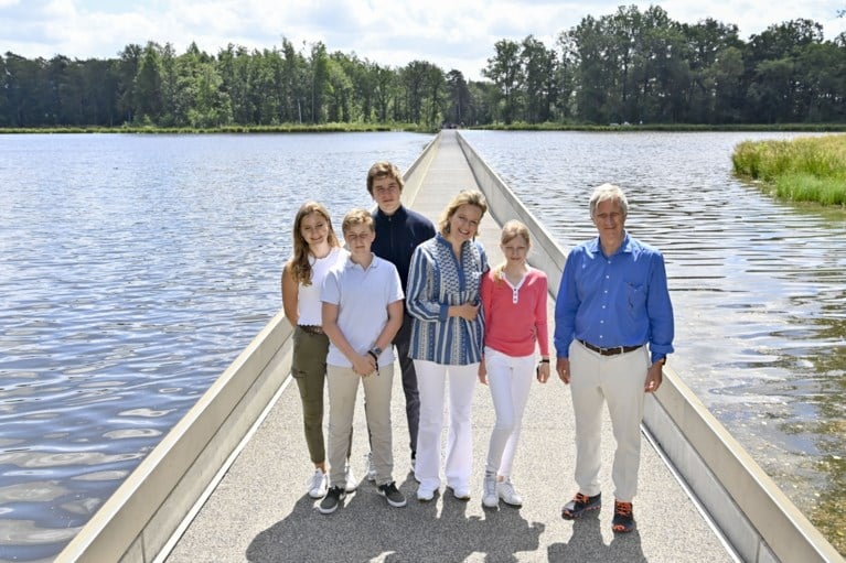 Koninklijke familie promoot toerisme in eigen land: Filip, Mathilde en kinderen op uitstap in Limburg