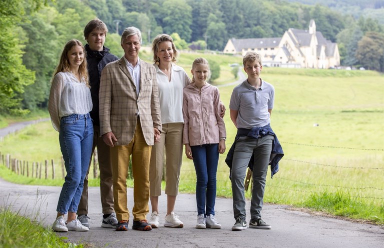 Unieke foto tijdens familie-uitje: vorige, huidige en toekomstige koning(in) in één beeld