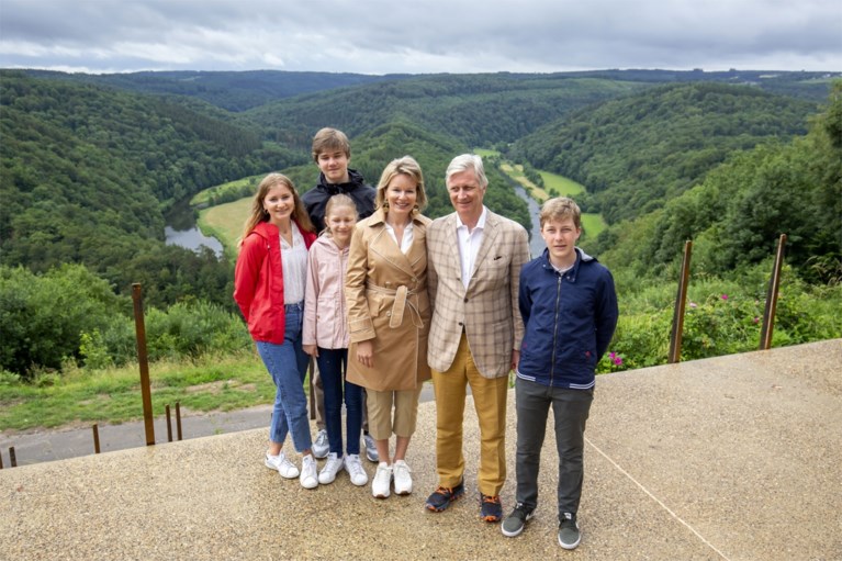 Unieke foto tijdens familie-uitje: vorige, huidige en toekomstige koning(in) in één beeld