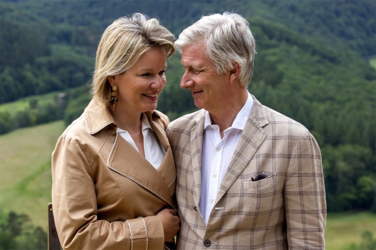 Unieke foto tijdens familie-uitje: vorige, huidige en toekomstige koning(in) in één beeld