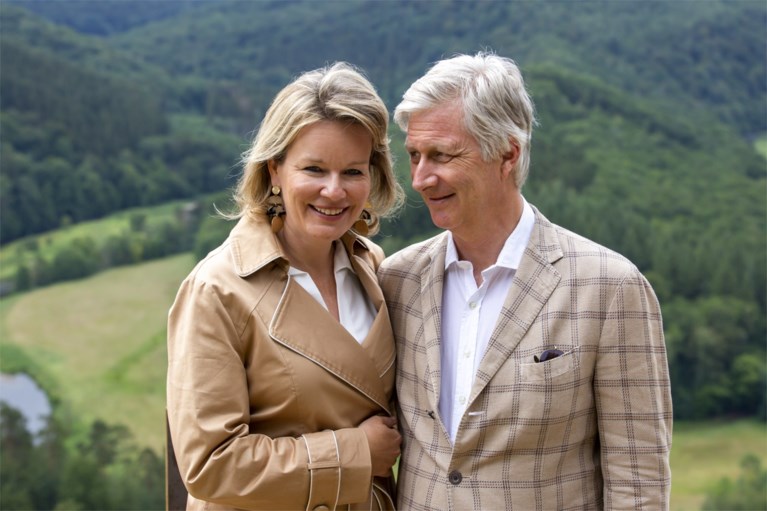 Unieke foto tijdens familie-uitje: vorige, huidige en toekomstige koning(in) in één beeld