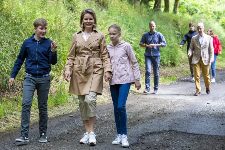 Unieke foto tijdens familie-uitje: vorige, huidige en toekomstige koning(in) in één beeld