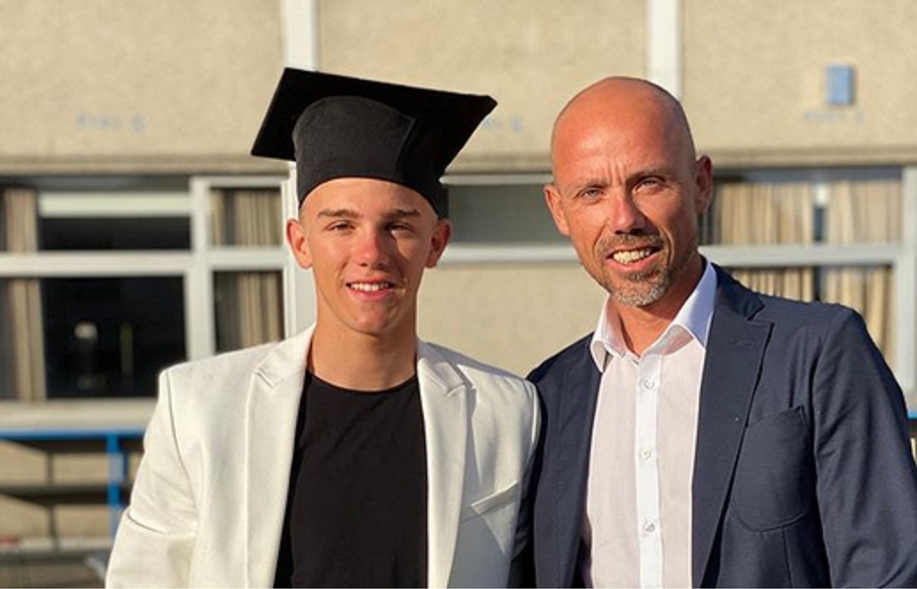 Vanaf nu álles op de cross: “trotse papa” Sven Nys poseert naast afgestudeerde (en blinkende) Thibau