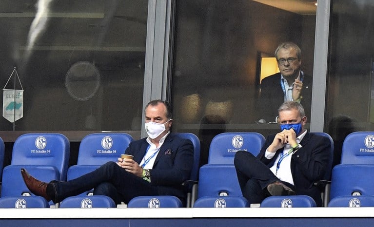 Omstreden voorzitter van Schalke 04 stapt op