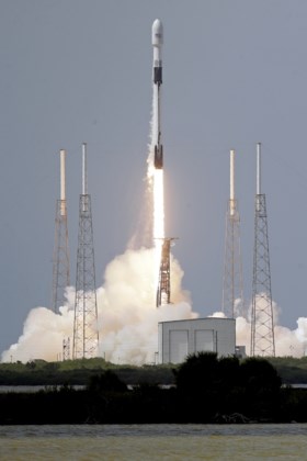 Falcon-9 draagraket van SpaceX lanceert gps-satelliet voor Amerikaanse leger