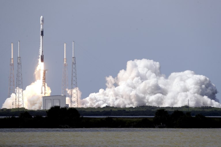 Falcon-9 draagraket van SpaceX lanceert gps-satelliet voor Amerikaanse leger