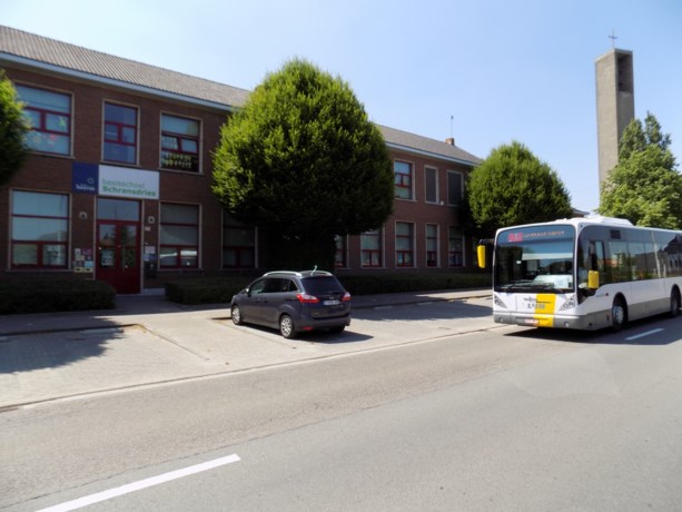 Lakschade aan auto’s wellicht veroorzaakt door uitstoot kalk en krijt bakstenenfabrikant