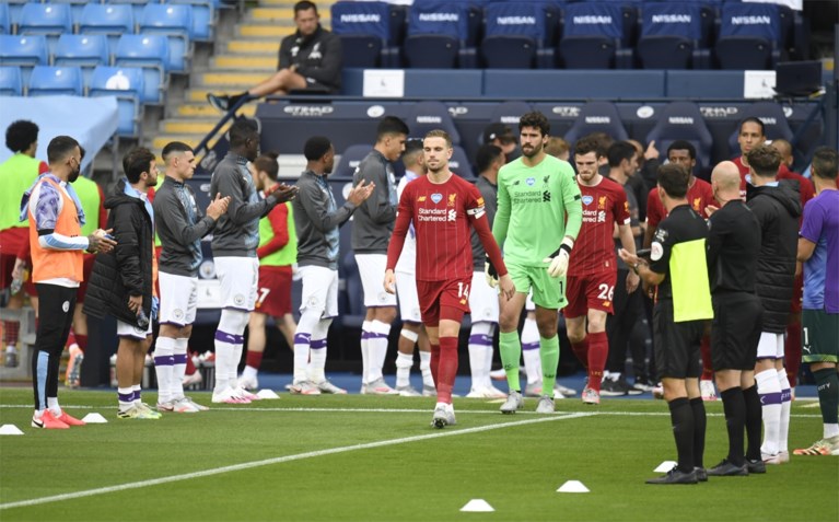 Kevin de Bruyne en co vormen erehaag voor kampioen Liverpool (maar één speler had daar absoluut géén zin in)
