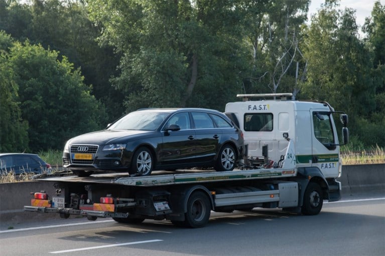 Opnieuw auto klemgereden, deze keer op E19 in Edegem