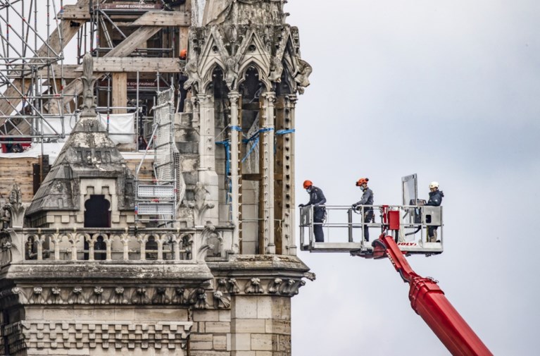 Franse president Macron: gerestaureerde Notre-Dame moet identiek zijn