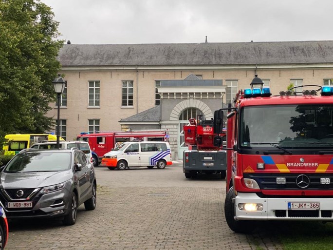 Serviceflats abdij van Hemiksem ontruimd door kamerbrand
