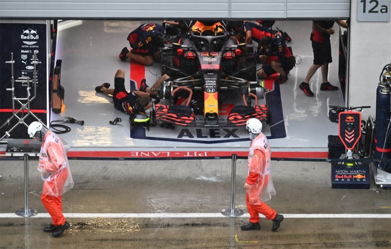 Hevige regen verstoort Formule 1 in Oostenrijk: kwalificaties met vertraging, besttijd voor Lewis Hamilton