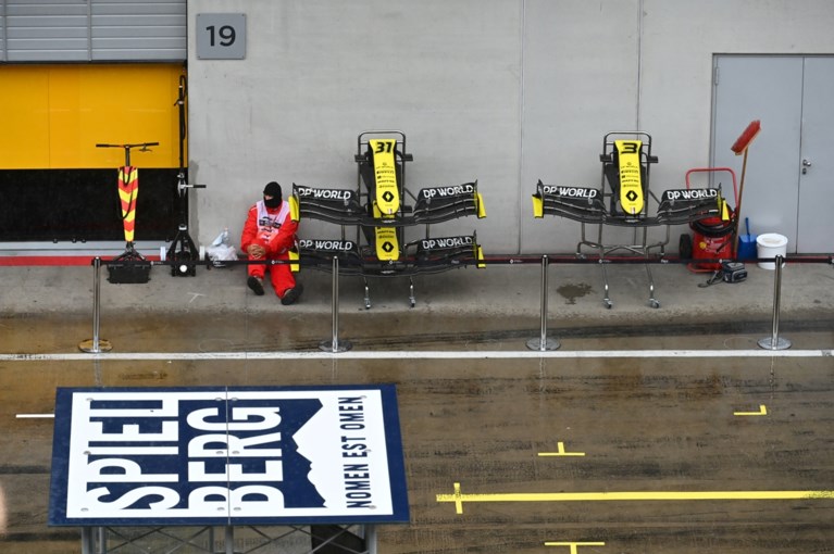Hevige regen verstoort Formule 1 in Oostenrijk: kwalificaties met vertraging, besttijd voor Lewis Hamilton