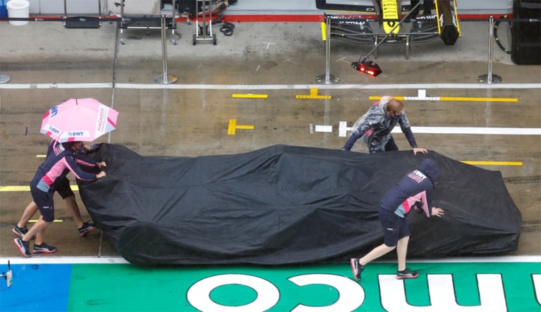 Hevige regen verstoort Formule 1 in Oostenrijk: kwalificaties met vertraging, besttijd voor Lewis Hamilton