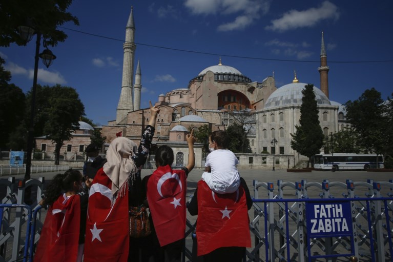Paus Franciscus is “zeer gekwetst” door beslissing om Turkse Hagia Sophia om te vormen tot moskee