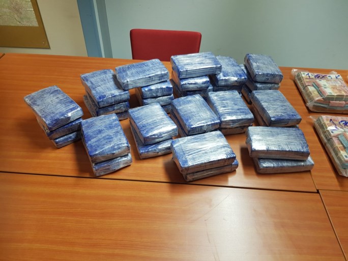 37 kilo cocaïne gevonden in Gentse haven: “Ook 1,7 miljoen euro cash en 20 kilo goud in beslag genomen”