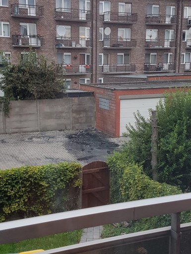 Auto brandt uit in Merksem, kwaad opzet niet uitgesloten