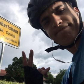 Wanhopige student fietst 48 dagen lang naar huis omdat vlucht werd afgelast