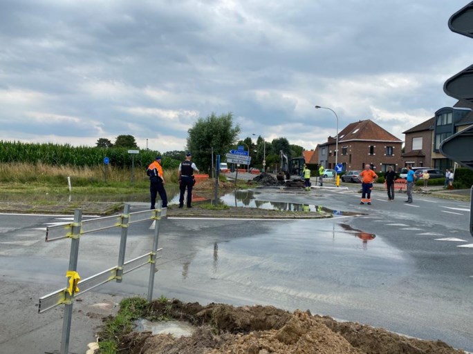 Kruispunt onder water door kapotte waterleiding in Edegem