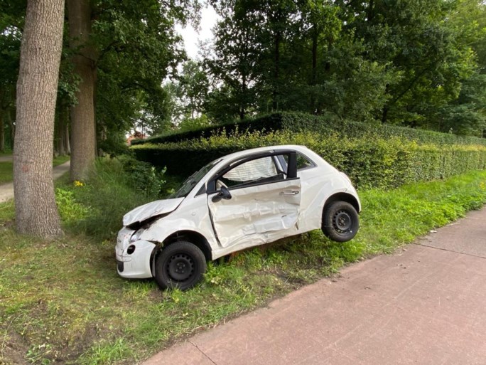 Gewonde en verkeershinder na botsing met drie wagens