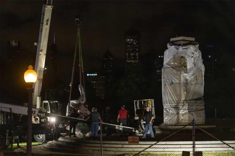 Chicago haalt standbeeld van Christoffel Columbus van sokkel