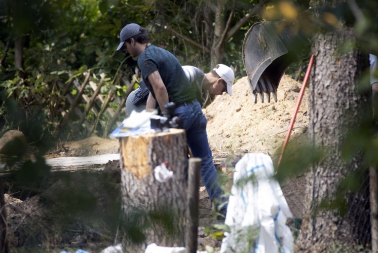Politie zoekt in tuin Hannover in verband met verdwijning Maddie McCann