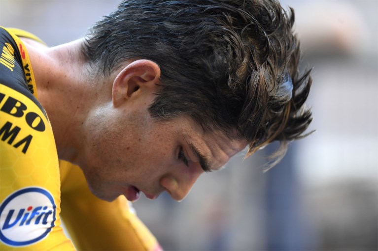 Uitgeputte Wout van Aert zoekt meteen schaduw op na Strade Bianche met temperaturen van rond de 40 graden