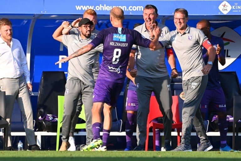 Beerschot klopt overtuigend OH Leuven in prestigeduel en kroont zich tot kampioen van 1B
