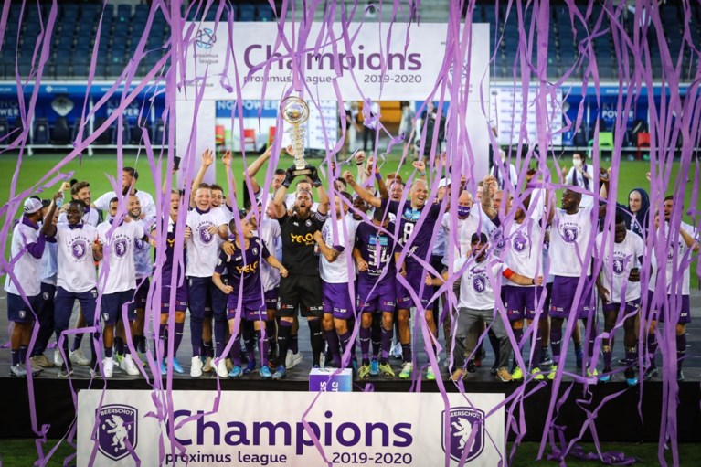 Beerschot klopt overtuigend OH Leuven in prestigeduel en kroont zich tot kampioen van 1B