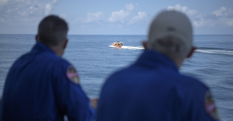 Bemanning eerste commerciële vlucht van SpaceX is terug thuis: geland in Atlantische Oceaan