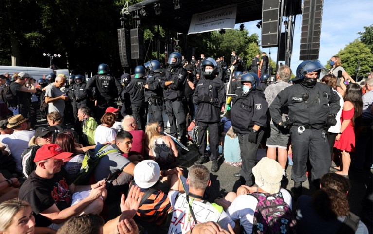 45 agenten gewond na protest tegen coronamaatregelen in Berlijn