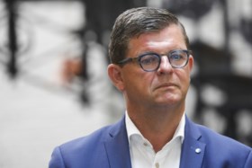 Bart Tommelein razend na overleg met NMBS-top: “De spoorwegen denken blijkbaar dat corona niet bestaat”