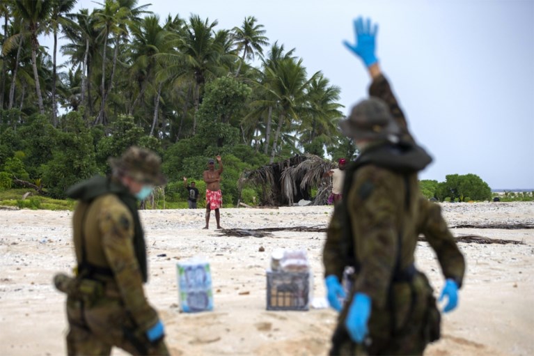 Vermiste matrozen teruggevonden in Micronesië dankzij SOS in het zand