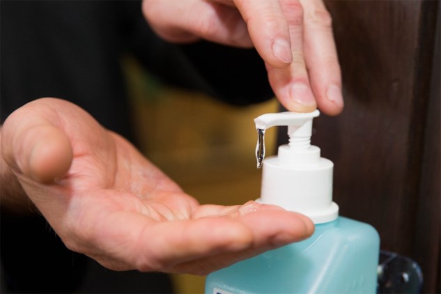 Van Alcoholvergiftiging En Epileptische Aanval Tot Coma Waarom Je Alcoholgel Beter Niet Laat Rondslingeren