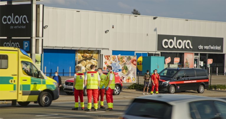 Nieuwe beelden tonen aanstormende Dodge in Houthalen en massale hulpverlening achteraf