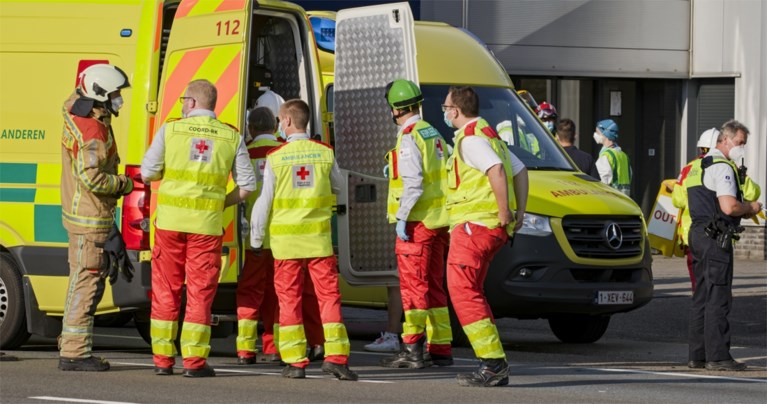 Nieuwe beelden tonen aanstormende Dodge in Houthalen en massale hulpverlening achteraf