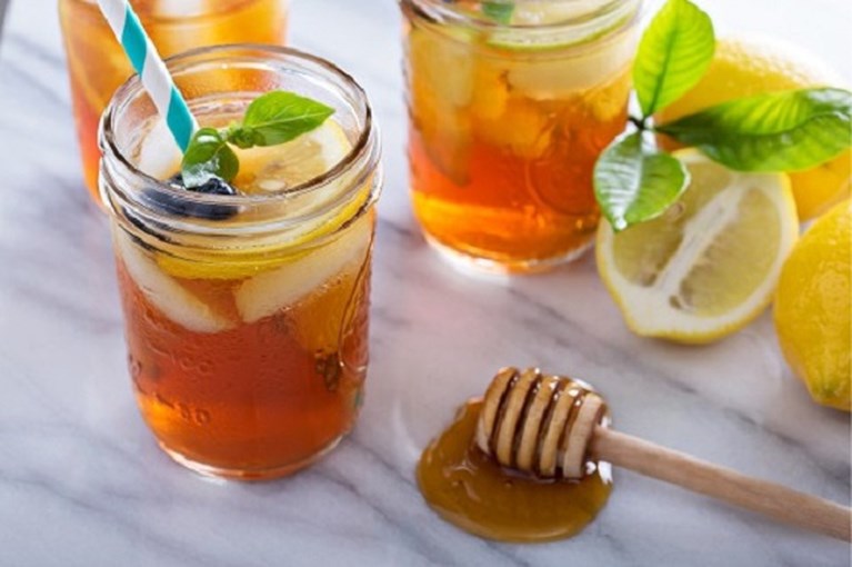 Vijf verfrissende drankjes om in hete temperaturen je dorst mee te lessen