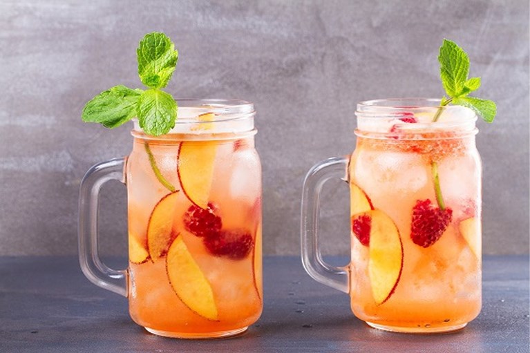 Vijf verfrissende drankjes om in hete temperaturen je dorst mee te lessen