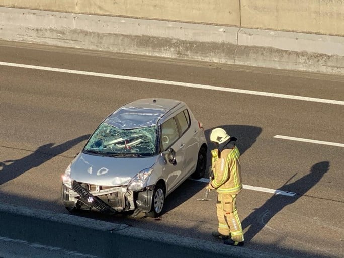 Auto overkop op A12: bestuurster gewond