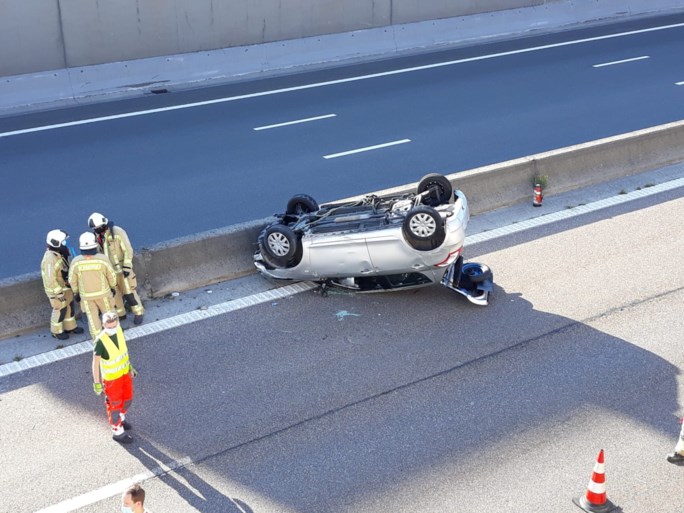 Auto overkop op A12: bestuurster gewond