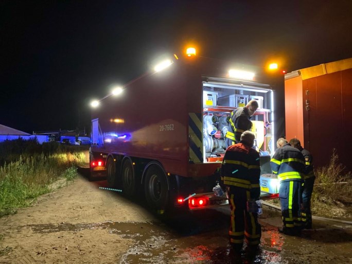 Man bezweken aan verwondingen na ontploffing op akker in Merksplas