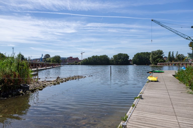 38 graden en geen verkoeling: hitte jaagt Gentenaars de stad uit