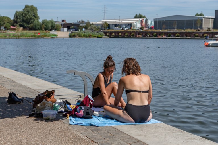 38 graden en geen verkoeling: hitte jaagt Gentenaars de stad uit