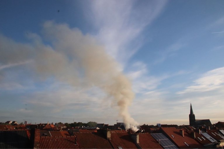 Vrouw (25) die bewusteloos uit brandend huis werd gehaald, aan verwondingen bezweken in het ziekenhuis