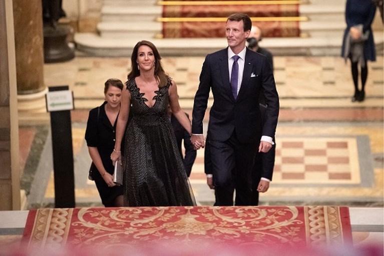 ROYALS. Dit was de openingsdans van Harry en Meghan, nieuwe foto van prins Louis