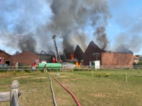 Zware brand bij fruit- en groentehandel: drie loodsen gaan in vlammen op