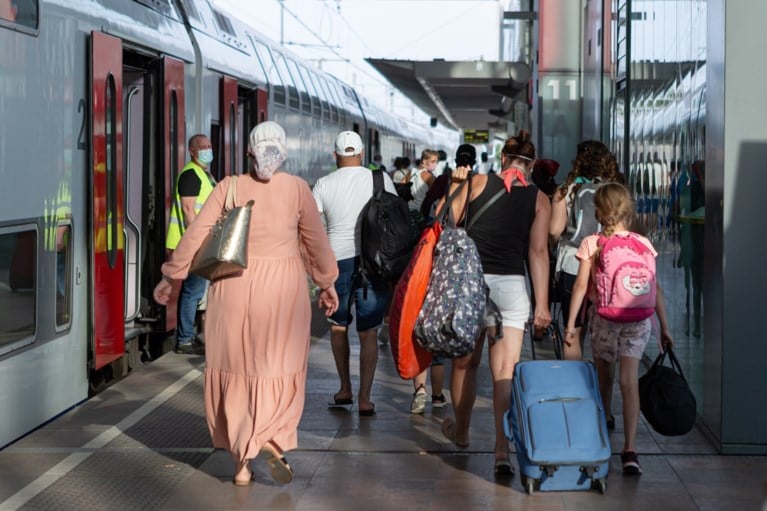Groep Brusselse jongeren weggestuurd uit Gent-Sint-Pieters, rustig op de Blaarmeersen