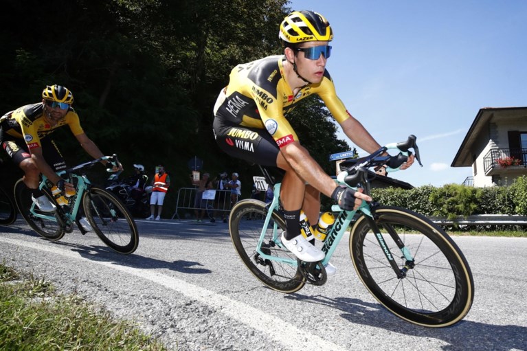 Hij doet het alweer! Wout van Aert klopt Julian Alaphilippe in Milaan-Sanremo en haalt eerste Monument binnen