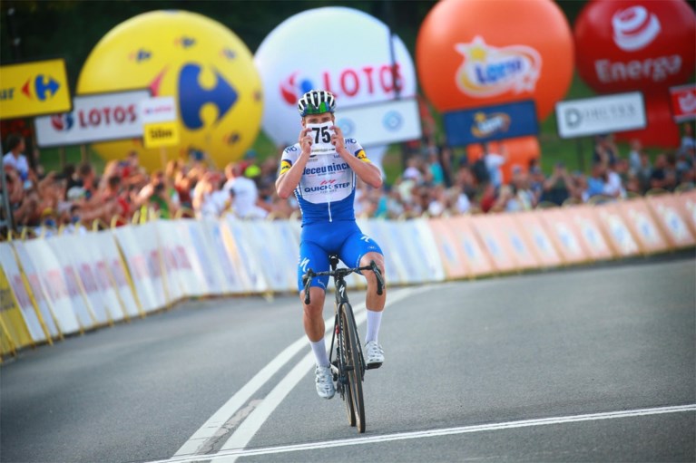 Remco Evenepoel in tranen voor ploegmaat Jakobsen na straffe zege: “Ik zag af, maar hij ziet nog veel meer af”