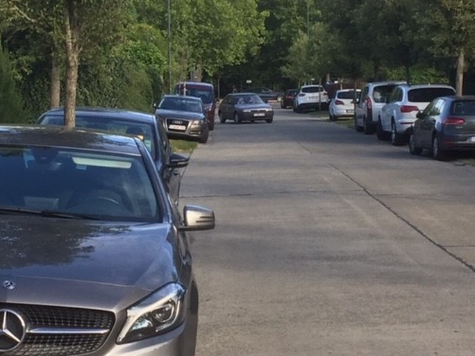 Gentse politie zet tientallen foutparkeerders op de bon aan populaire zomerbar